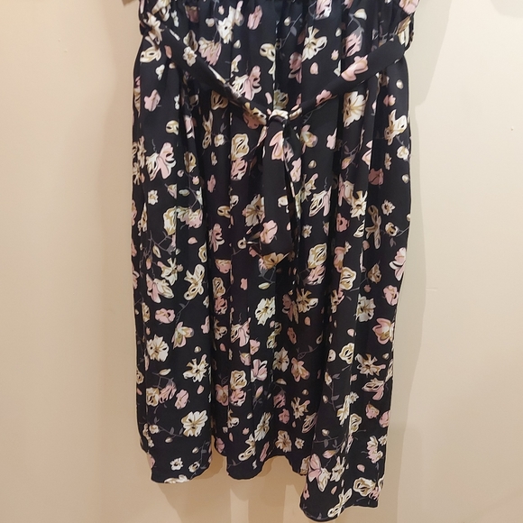 (#685)❣️Ladies short sleeve dress size XL - Picture 3 of 9